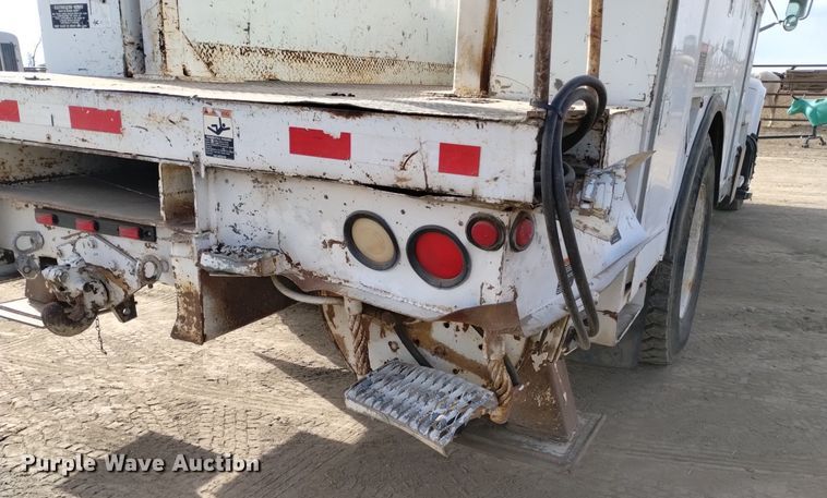 image for item DK8955 2000 International 4700  digger derrick truck