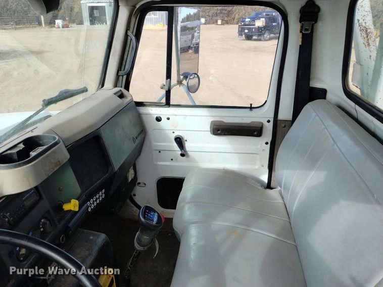 image for item DK8955 2000 International 4700  digger derrick truck