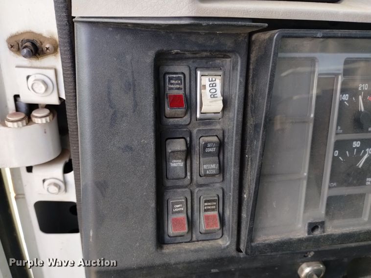 image for item DK8955 2000 International 4700  digger derrick truck