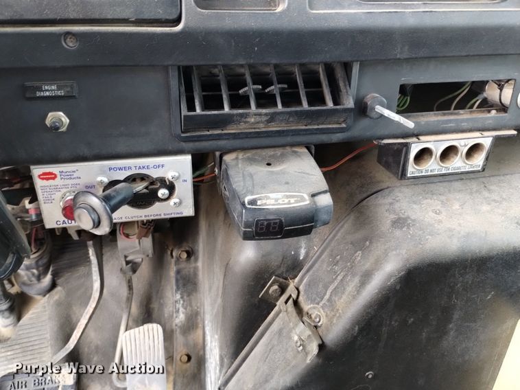 image for item DK8955 2000 International 4700  digger derrick truck