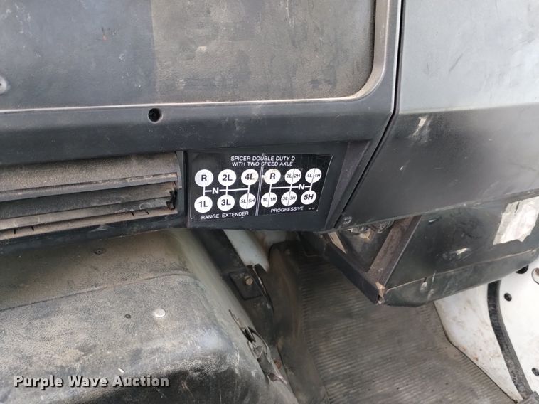 image for item DK8955 2000 International 4700  digger derrick truck