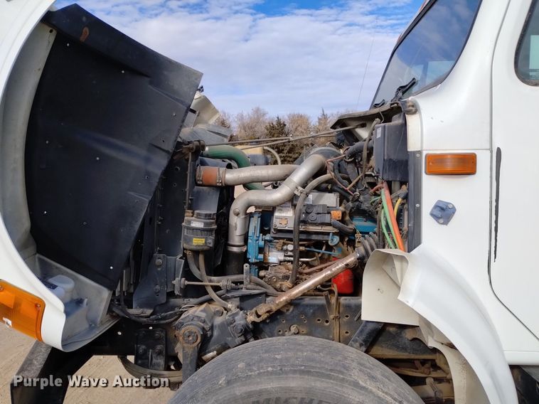 image for item DK8955 2000 International 4700  digger derrick truck