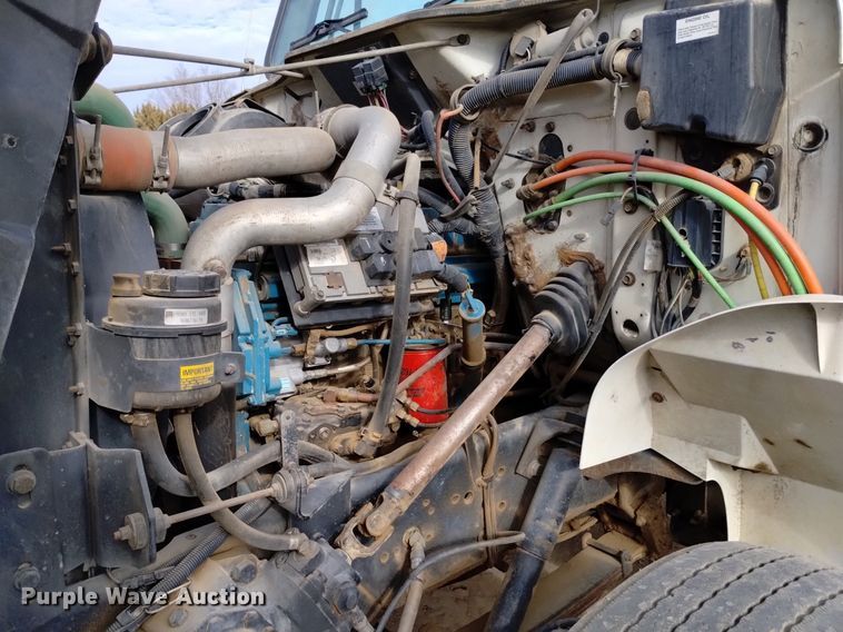 image for item DK8955 2000 International 4700  digger derrick truck