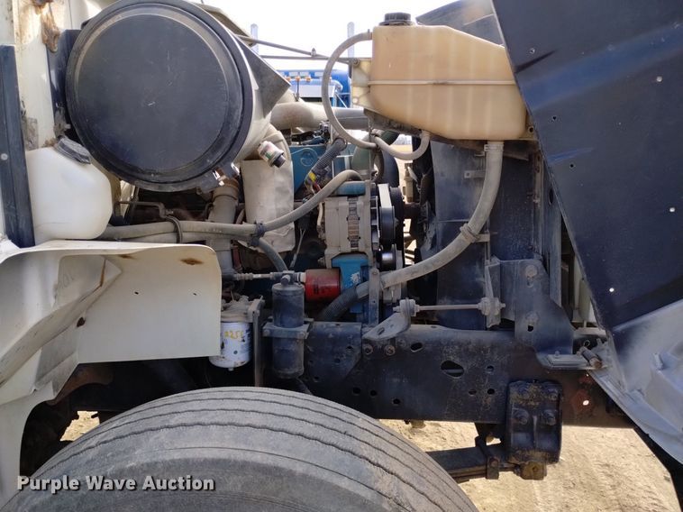 image for item DK8955 2000 International 4700  digger derrick truck