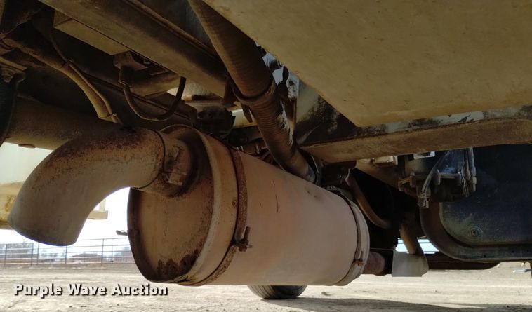 image for item DK8955 2000 International 4700  digger derrick truck