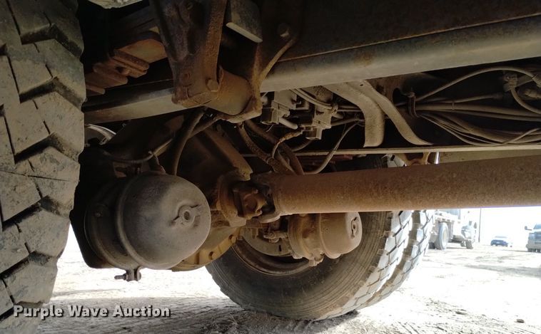 image for item DK8955 2000 International 4700  digger derrick truck