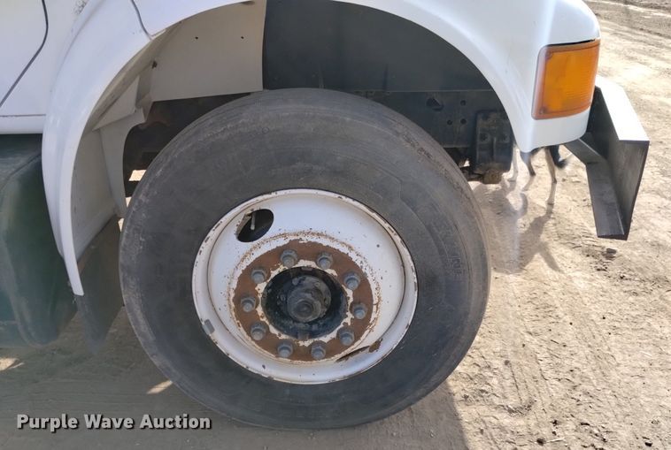 image for item DK8955 2000 International 4700  digger derrick truck