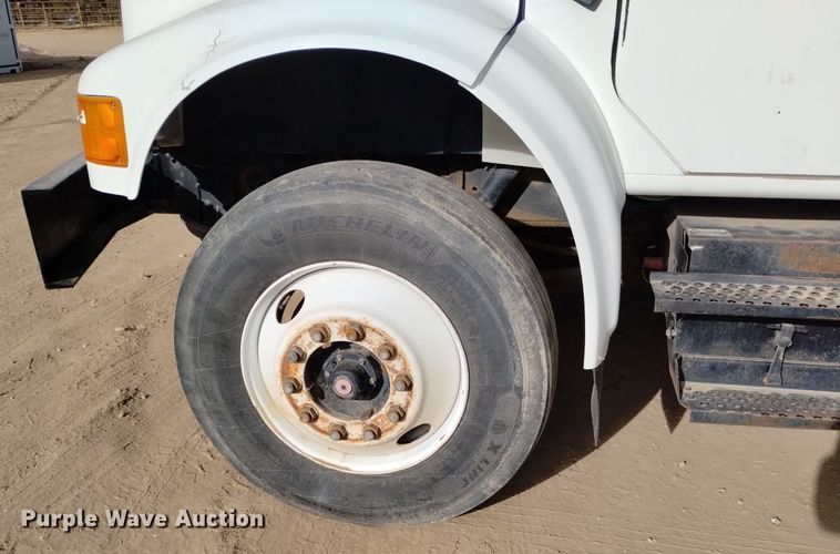 image for item DK8955 2000 International 4700  digger derrick truck