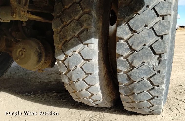 image for item DK8955 2000 International 4700  digger derrick truck