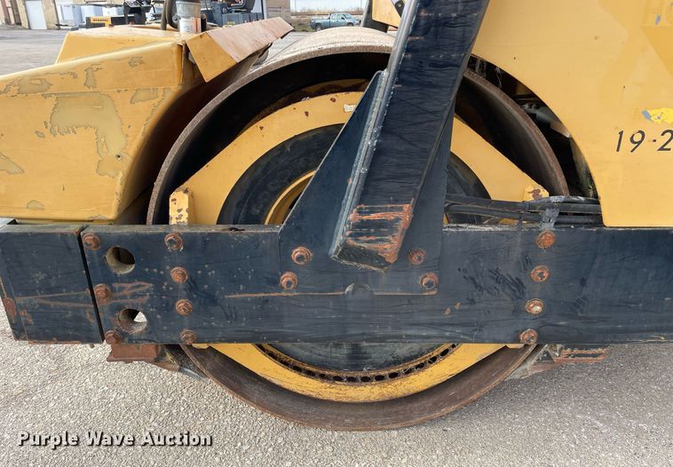 image for item DP0255 Hypac C766B  double drum vibratory roller