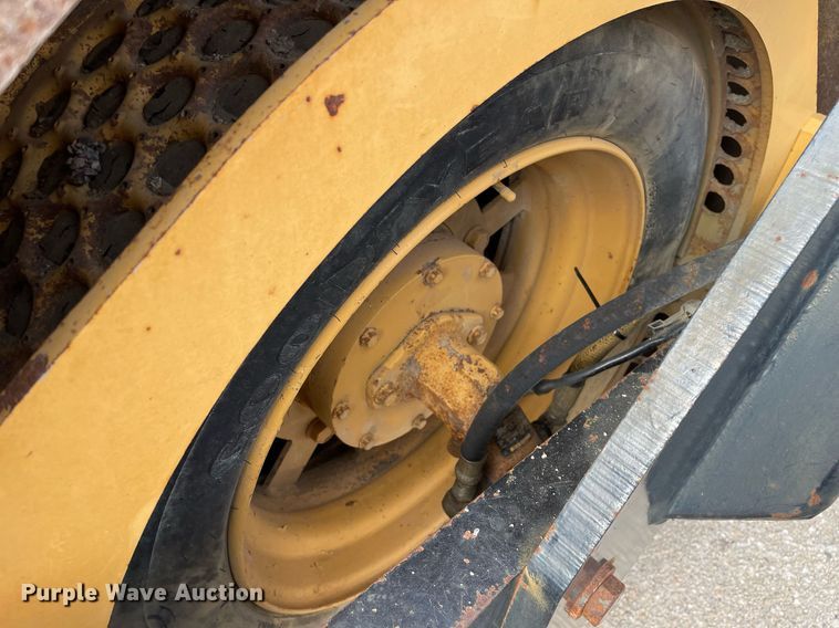 image for item DP0255 Hypac C766B  double drum vibratory roller