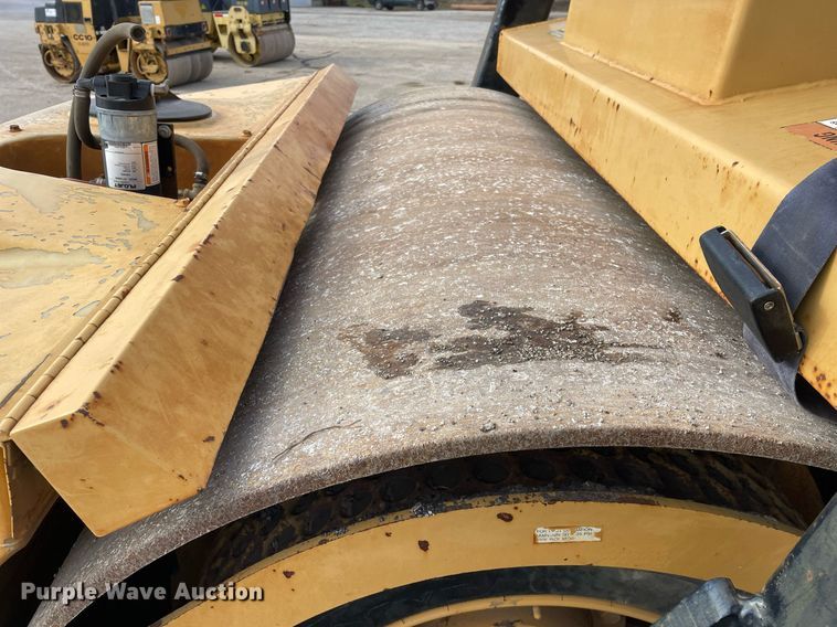 image for item DP0255 Hypac C766B  double drum vibratory roller