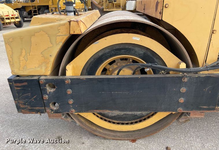 image for item DP0255 Hypac C766B  double drum vibratory roller