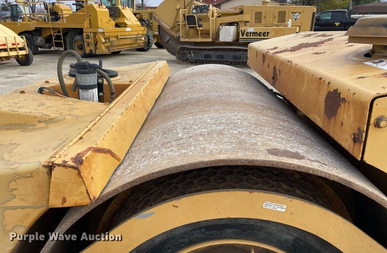 image for item DP0255 Hypac C766B  double drum vibratory roller