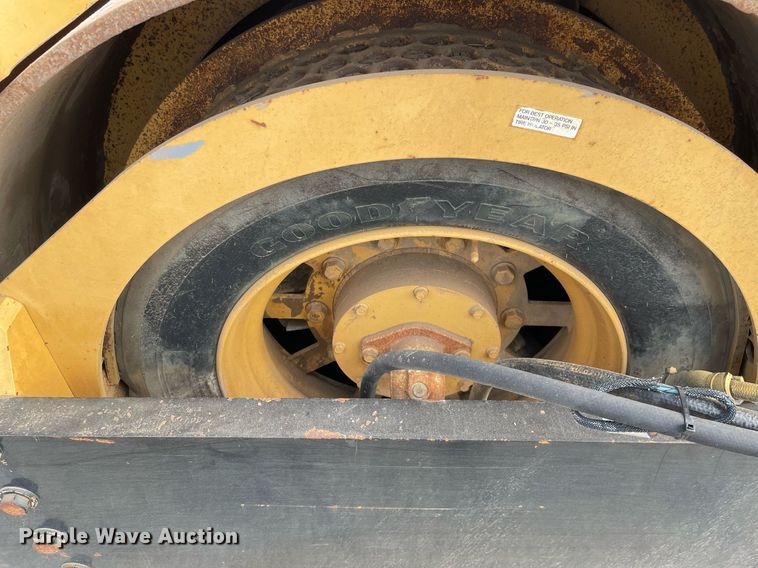 image for item DP0255 Hypac C766B  double drum vibratory roller