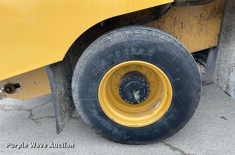 image for item DP0256 Etnyre  chip spreader