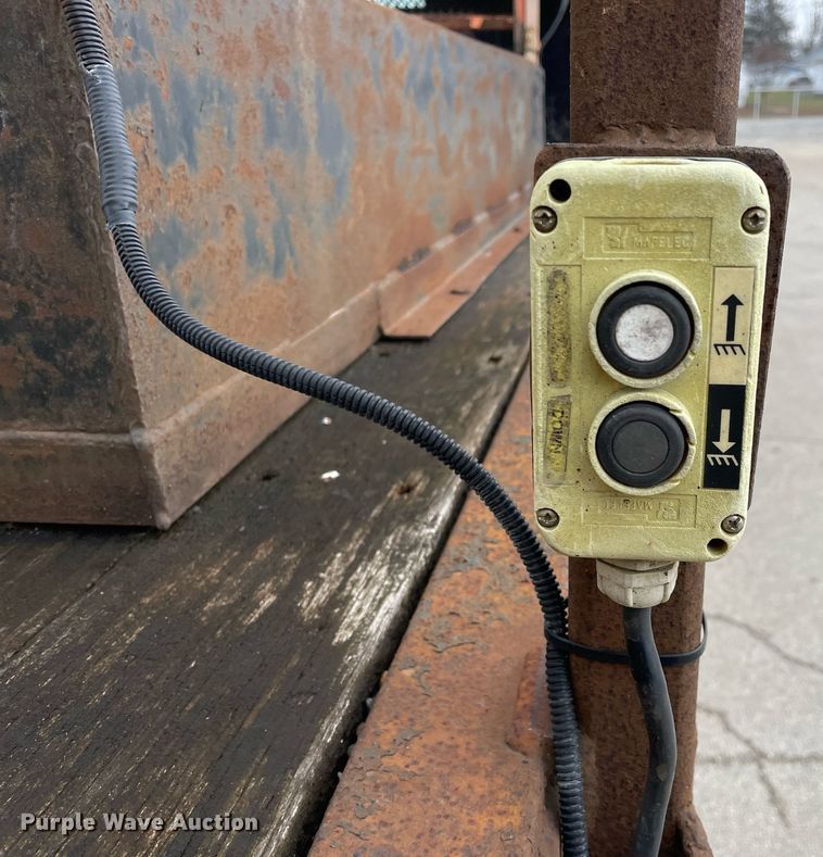 image for item DP0264 2007 Hino 268  flatbed truck with crash attenuator