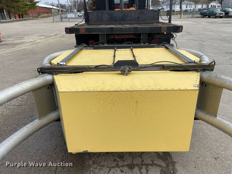 image for item DP0265 2000 International  4700 flatbed truck with crash attenuator