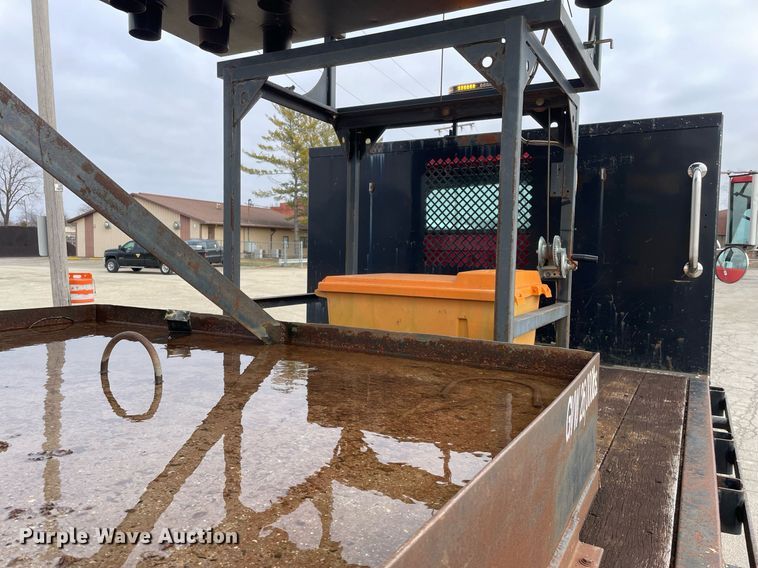 image for item DP0265 2000 International  4700 flatbed truck with crash attenuator