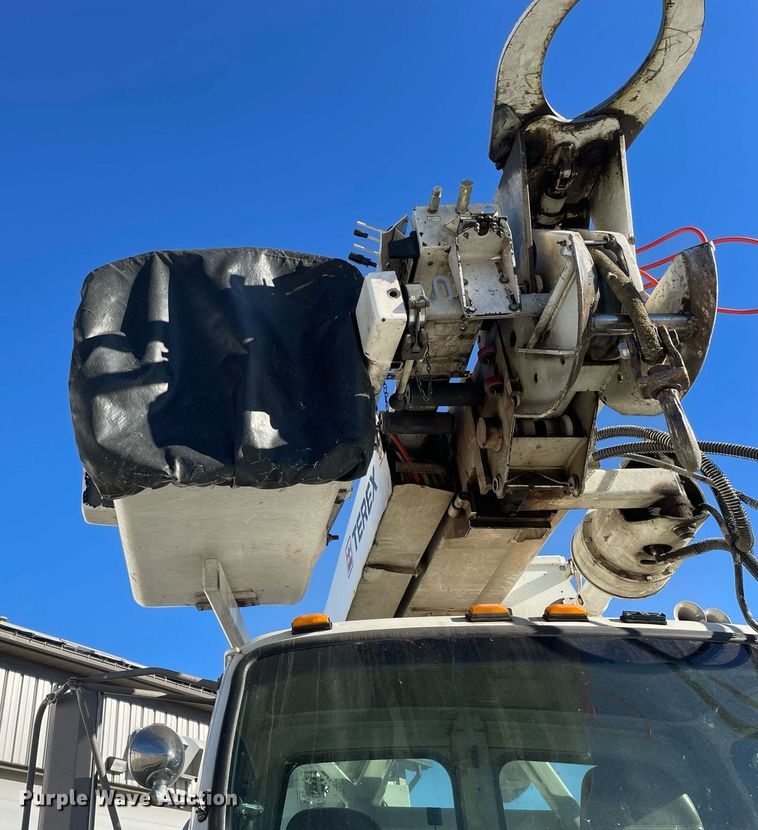 image for item DP0275 2008 Sterling L7500  digger derrick truck