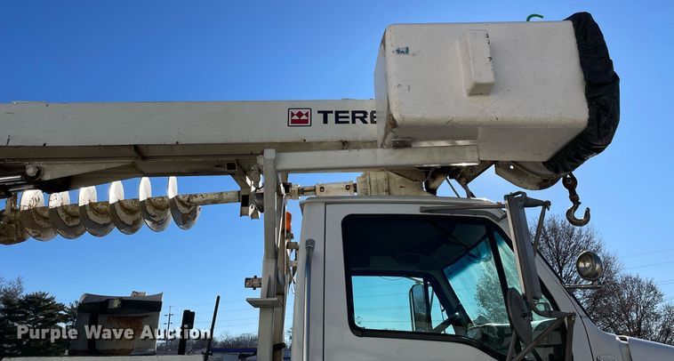 image for item DP0275 2008 Sterling L7500  digger derrick truck