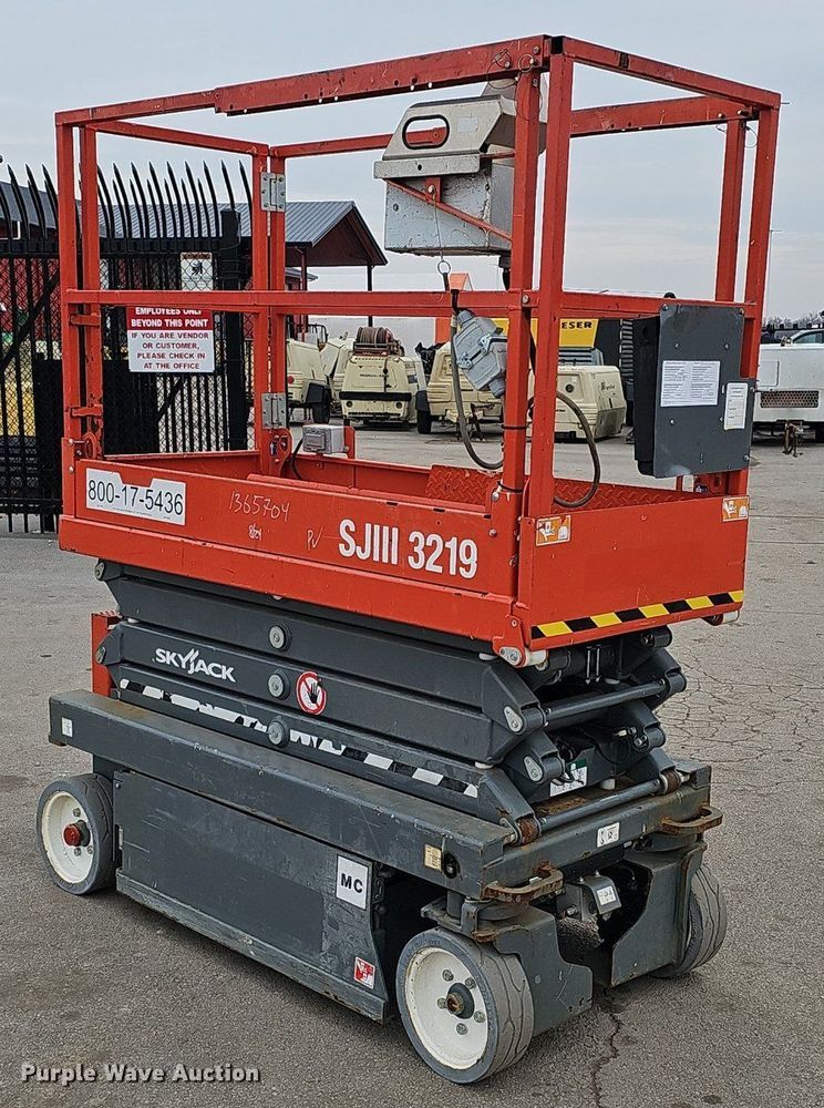 image for item DP0799 2017 Skyjack SJIII 3219  scissor lift
