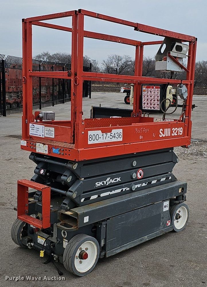 image for item DP0799 2017 Skyjack SJIII 3219  scissor lift