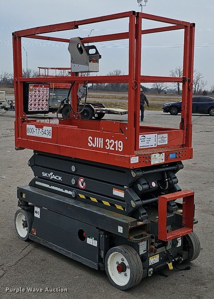 image for item DP0799 2017 Skyjack SJIII 3219  scissor lift