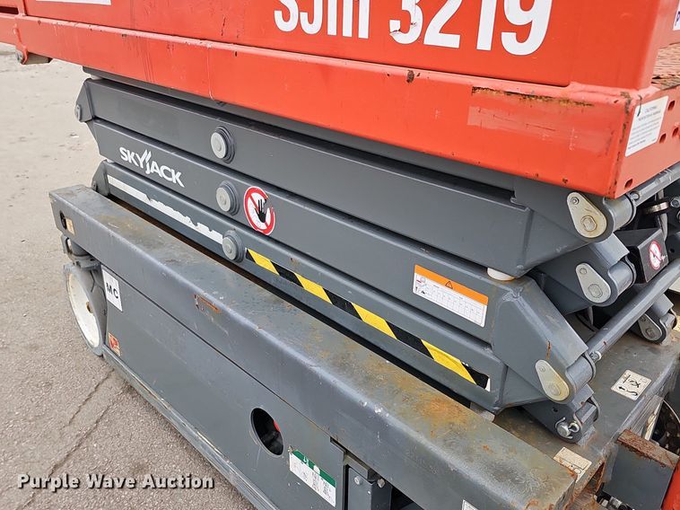 image for item DP0799 2017 Skyjack SJIII 3219  scissor lift