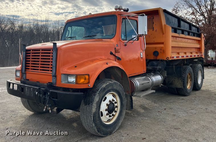 image for item DP2163 2001 International 4900  dump truck