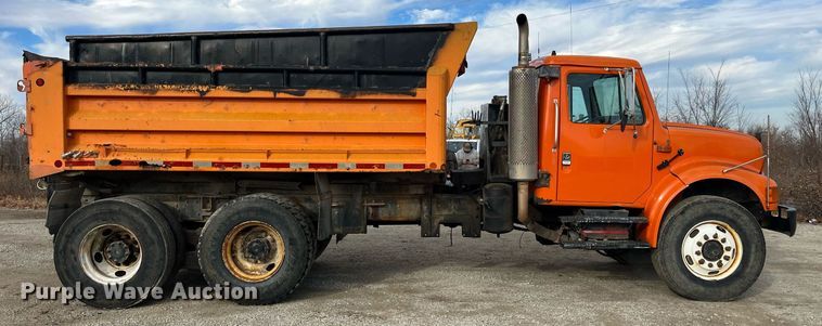 image for item DP2163 2001 International 4900  dump truck
