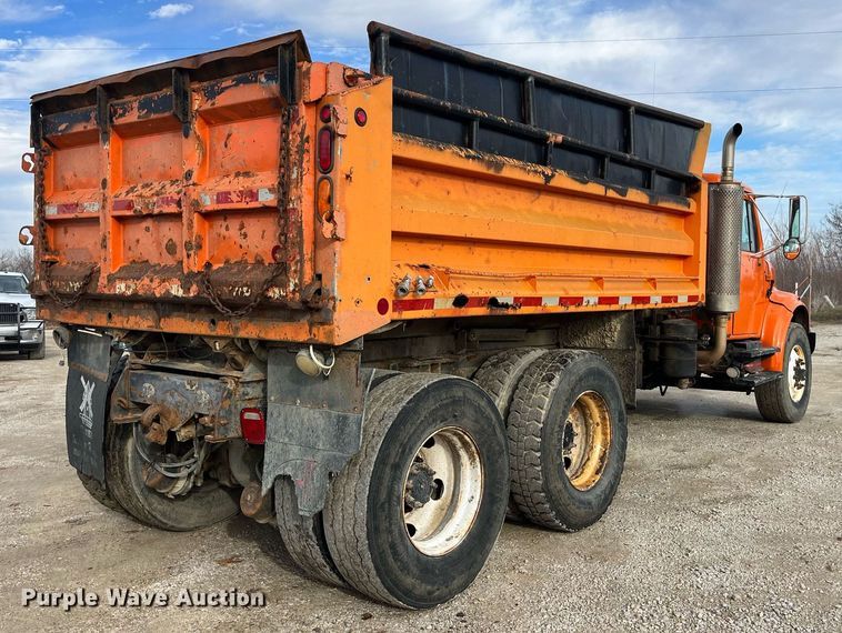 image for item DP2163 2001 International 4900  dump truck