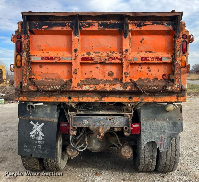 image for item DP2163 2001 International 4900  dump truck