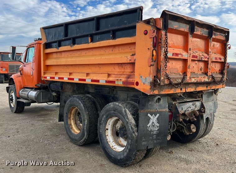 image for item DP2163 2001 International 4900  dump truck