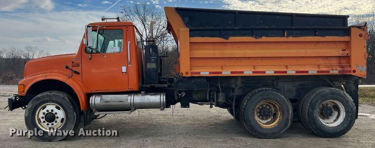 image for item DP2163 2001 International 4900  dump truck