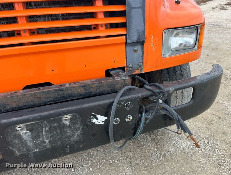 image for item DP2163 2001 International 4900  dump truck