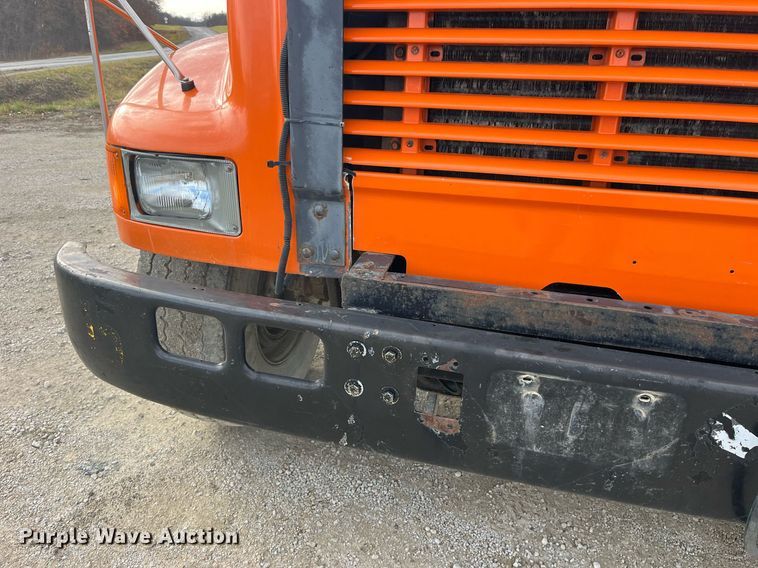 image for item DP2163 2001 International 4900  dump truck