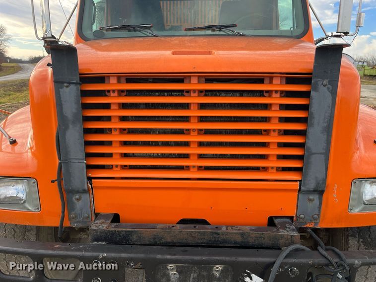 image for item DP2163 2001 International 4900  dump truck