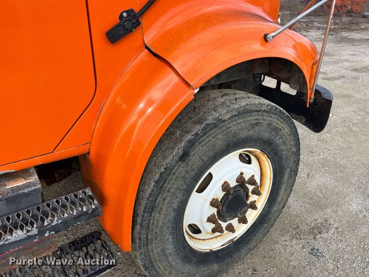 image for item DP2163 2001 International 4900  dump truck