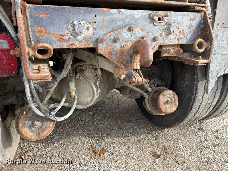 image for item DP2163 2001 International 4900  dump truck