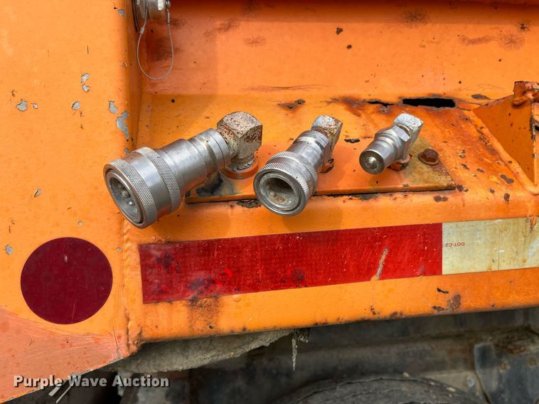 image for item DP2163 2001 International 4900  dump truck