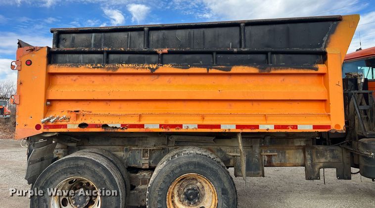 image for item DP2163 2001 International 4900  dump truck
