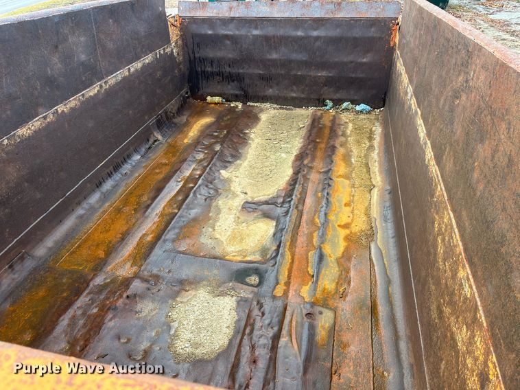 image for item DP2163 2001 International 4900  dump truck