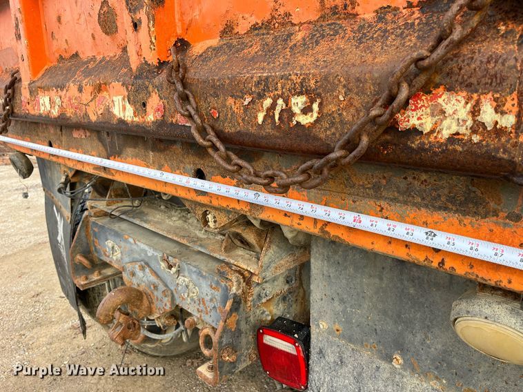 image for item DP2163 2001 International 4900  dump truck