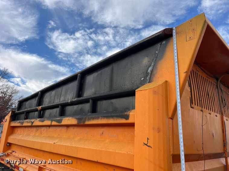 image for item DP2163 2001 International 4900  dump truck