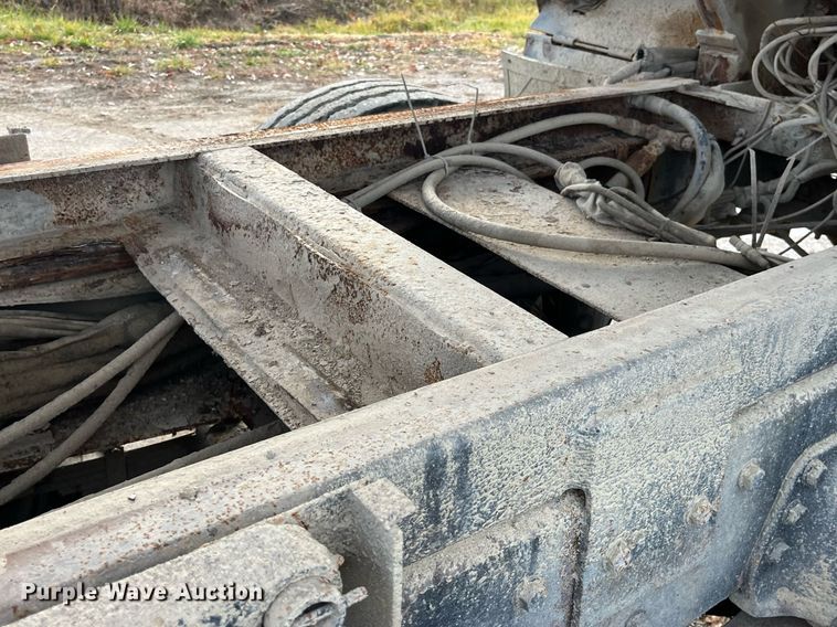 image for item DP2163 2001 International 4900  dump truck