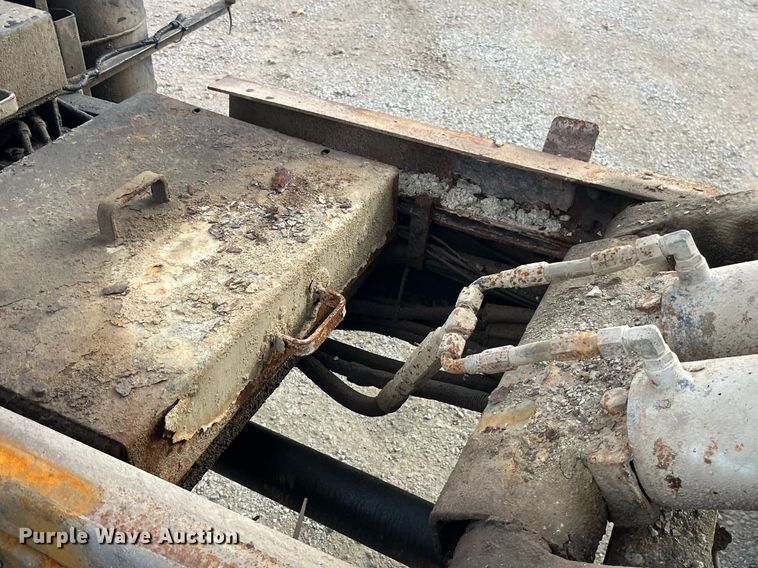 image for item DP2163 2001 International 4900  dump truck