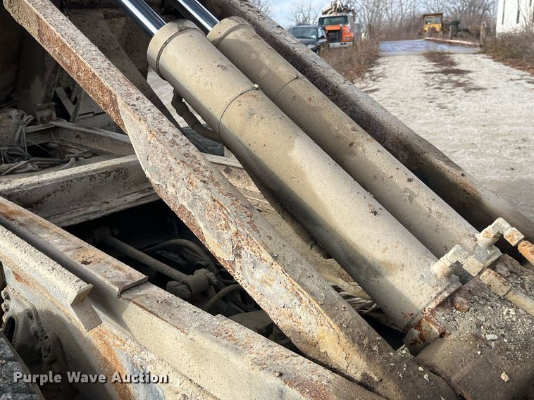 image for item DP2163 2001 International 4900  dump truck