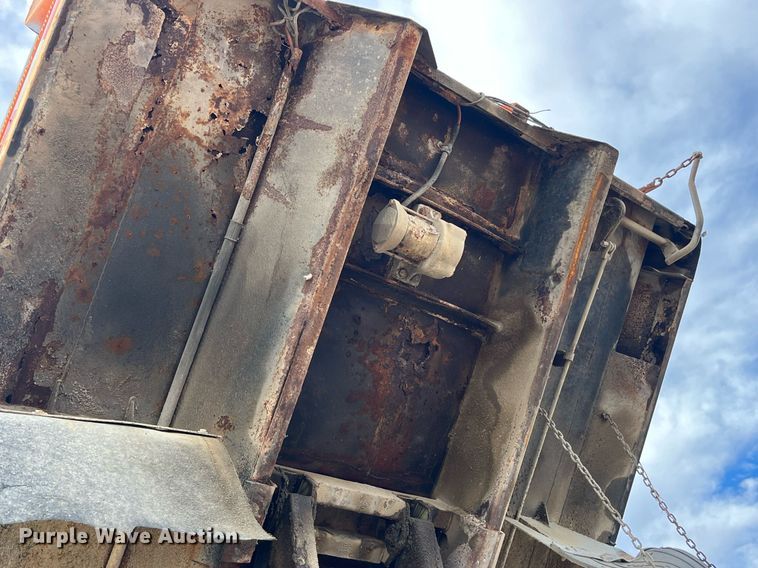 image for item DP2163 2001 International 4900  dump truck