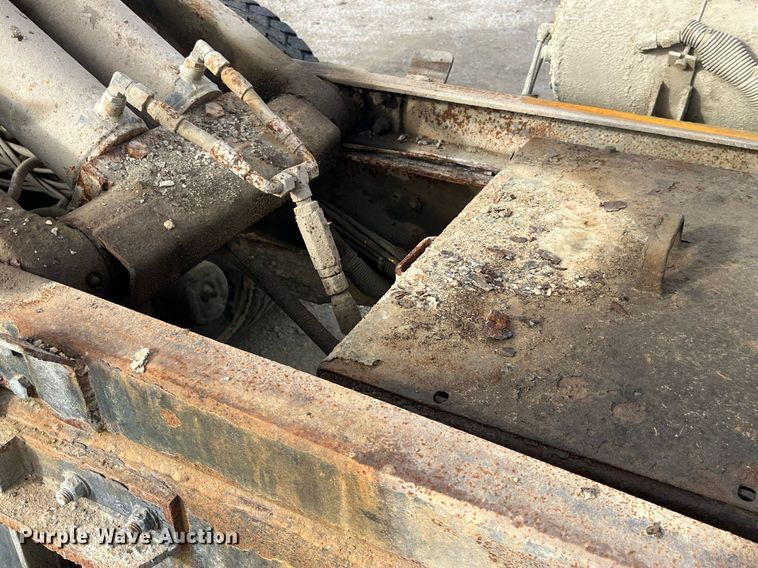 image for item DP2163 2001 International 4900  dump truck